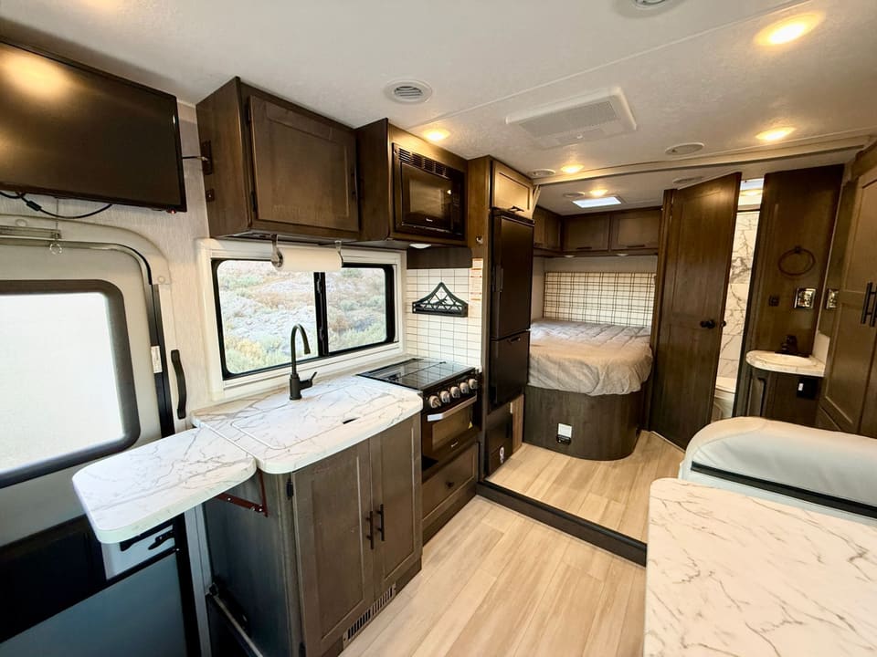 Kitchen with sink, gas range and oven, microwave and two-door refrigerator